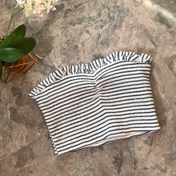 New adorable ruffle trim striped crop top - Picture 3 of 5